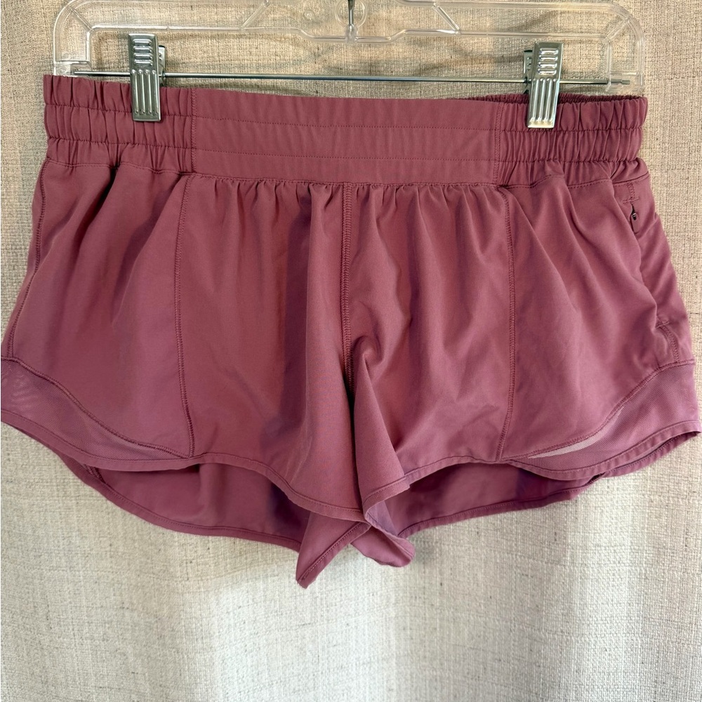 lululemon hotty hot shorts 2.5”